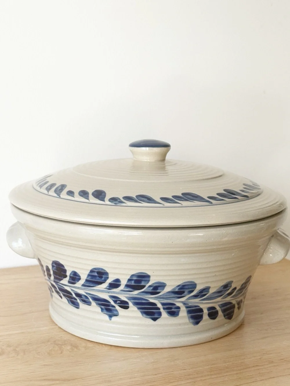 Cracker Barrel Made from Scratch Blue Vine Stoneware Covered Casserole Dish 2 Qt